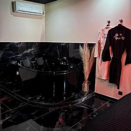 Romantique Room,balneo,mirroir,parking شقة