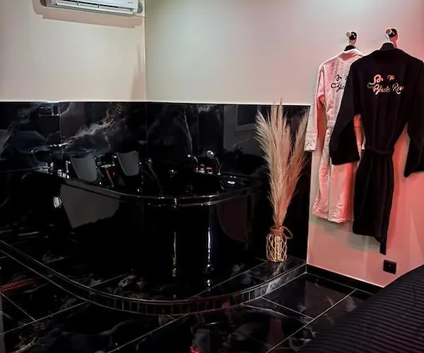 Romantique Room,balneo,mirroir,parking شقة